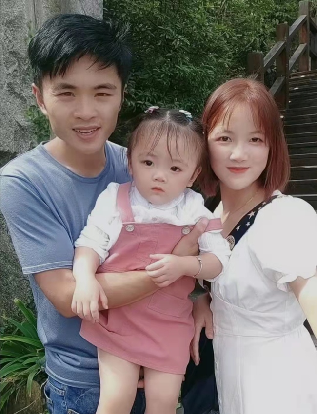 住在外卖箱里的女儿已经长大了