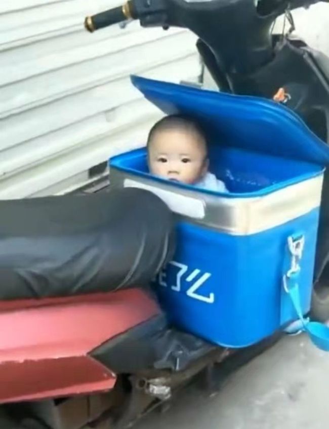 住在外卖箱里的女儿已经长大了