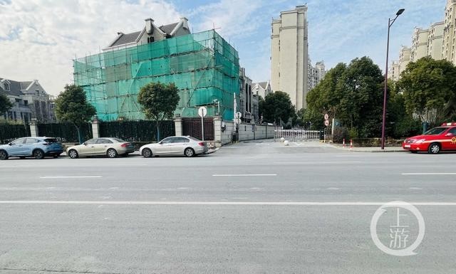 上海一别墅失火3人逃生4人死亡