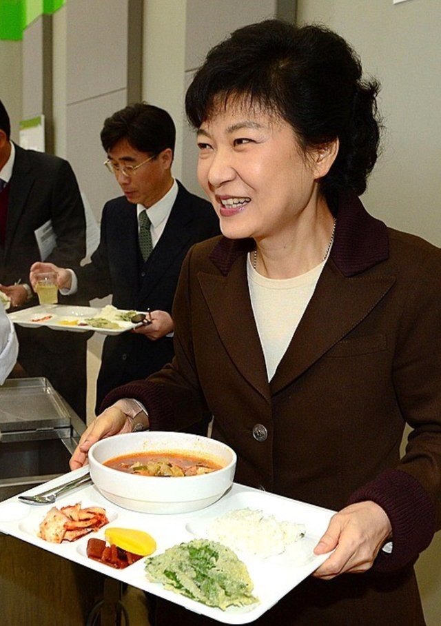 朴槿惠近况:出狱后吃饭很香 律师披露朴槿惠近况