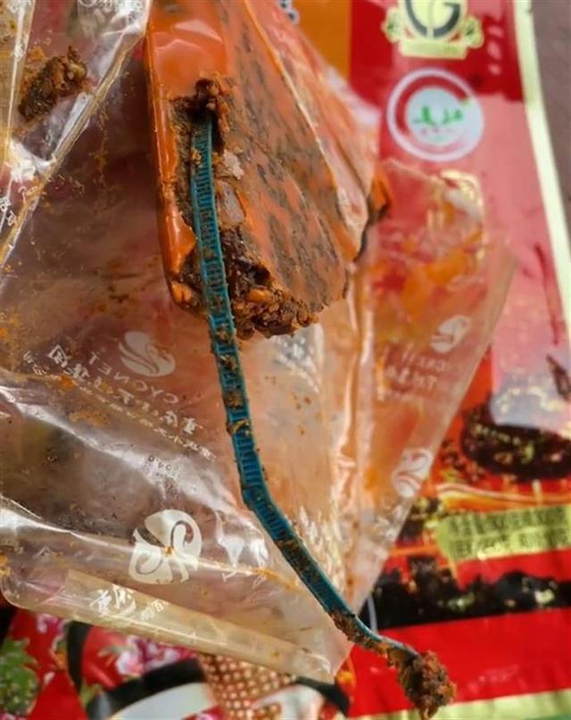 网友曝火锅底料有塑料遭人身威胁:钱可以谈,不然后果自负