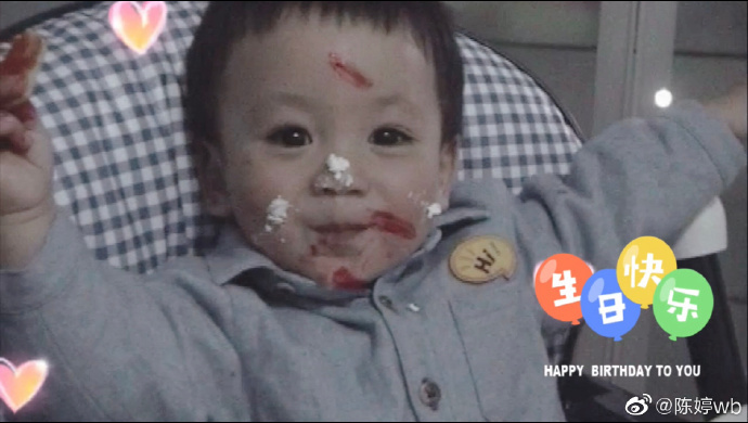 张艺谋妻子陈婷为二儿子庆祝18岁生日 母子合照温馨幸福