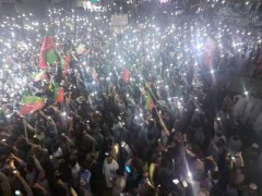 巴基斯坦爆发大规模抗议 高喊支持前“巴铁”总理【快讯】