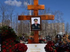 俄方:俄一名将军在乌克兰阵亡 圣彼得堡市长参加了葬礼【快讯】