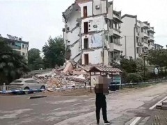 安徽坍塌楼房居民：平时正常居住，雨中突发事故引关注【快讯】