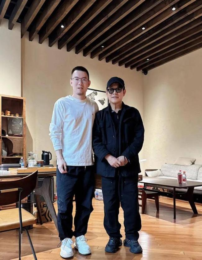 网友偶遇62岁李连杰 直呼不敢认 岁月痕迹引热议