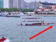 苏州金鸡湖龙舟赛开赛 精彩赛事吸引众多市民观战【热搜】