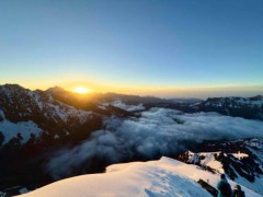 四姑娘山景区称确实有滑坠事故发生 救援已启动【热搜】