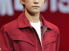 易烊千玺演唱会第一个有票的人出现了 预售倒计时引发热议【热搜】