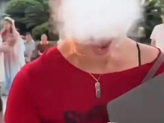 洪崖洞商贩与游客发生冲突 旅拍拉客引纠纷【热搜】