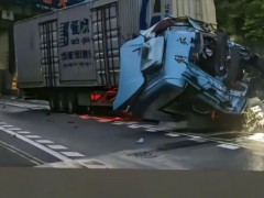 卡车司机带16岁儿子出车 双双遇难 新车首行成悲剧【热搜】