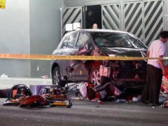 美一车辆冲入人群至少28人伤 央视记者报道【热搜】
