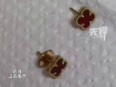 女子忘摘耳钉耳堵长进肉里开刀取出 医生提醒【热搜】