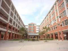 当地回应高中收2700元教辅费遭质疑 违规收费被责令退还【热搜】