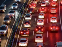 第一批堵车人堵成鸳鸯锅 究竟啥情况？