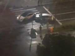 【警方回应一车凌晨反复冲撞前车 夫妻矛盾引发冲突】