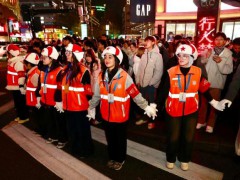 杭州西湖边最美人墙10岁了 志愿者新装上阵[热点]