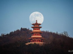 2026首个“超级月亮”现身夜空 赏月拍照好时机[热点]