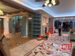 女子新房装玫红色入户门贴花壁纸 全网独一无二风格[热点]