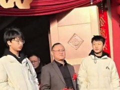 爸爸再婚被16岁双胞胎儿子送上婚车 内幕曝光让人意外!