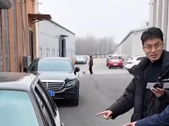 00后员工年薪80万 是老板的6倍 小伙开上40万奔驰[热点]