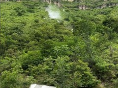 景区巨石从山顶滚落砸中凉亭 雨后山体松动险情[热点]
